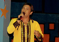 Penampilan sang Juara I Kondang-Sih 2005, M Jirin, yang membawakan tembang bertajuk Sharmila