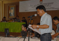 Ketua PPK Tabang membacakan hasil perolehan suara parpol dan caleg di wilayahnya