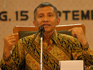 Dr Amien Rais saat memberikan kuliah umum perdana dihadapan ribuan mahasiswa Unikarta