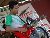 Para musisi juga berpeluang untuk tampil sebagai pemain terbaik dalam ajang Local Musician on Music Festival