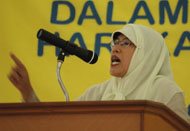 Penampilan salah seorang peserta Lomba Pidato dalam rangka Hari Kartini ke-127 di Tenggarong tadi siang