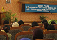 Suasana Lomba Pidato dalam rangka Hari Kesatuan Gerak PKK ke-33 dan HUT ke-56 Ny Hj Dayang Kartini Syaukani selaku Ketua TP PKK Kukar