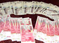 Barang bukti uang palsu senilai Rp 9,2 juta yang terdiri dari 77 lembar pecahan Rp 100 ribu dan 30 lembar pecahan Rp 50 ribu