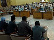 Suasana pertemuan anggota DPRD Kukar dengan para aparat perangkat desa se-Marang Kayu, kemarin siang