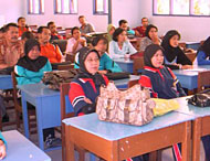 Para guru SLTP di Muara Badak semakin termotivasi untuk memberikan pembelajaran secara efektif kepada anak didiknya