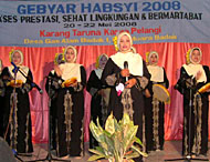 Penampilan Grup Habsyi Ulul Azmi yang menjadi Juara I Lomba Hasbyi se-Muara Badak