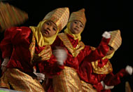 Penampilan anak-anak membawakan Tari Saman dari Aceh