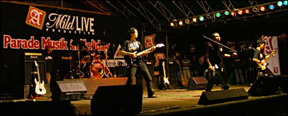 Penampilan Paranoid Band pada malam pembukaan Parade Musik in Holiday, Jum