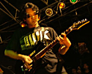 Aksi salah seorang gitaris dalam Parade Musik in Holiday di Tenggarong