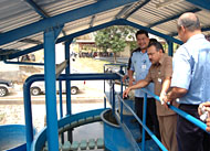 Dirut PDAM Tirta Mahakam H Awang Yacoub Luthman (ketiga dari kanan) bersama Camat Tenggarong Tajuddin Noor dan jajarannya saat meninjau IPA yang baru ditingkatkan kapasitasnya
