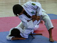 Aksi Kenshi Junior Kukar ketika memperagakan kemampuannya dalam kelas Randori sebelum diberangkatkan ke Kejurnas Kempo