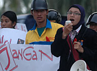 Ketua Umum KOPRI Kukar Santi Maryana saat berorasi menyerukan pencegahan penyebaran HIV/AIDS