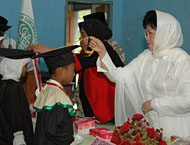 Suasana wisuda santri TK/TPA se-Samboja oleh Waka BKPRMI Kukar Hj Farida Samsuri
