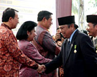 Wakil Bupati Kukar H Samsuri Aspar menerima ucapan selamat dari Presiden RI dan ibu serta Menteri Kabinet Indonesia Bersatu