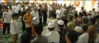 Acara pengukuhan Laskar Pagar Bumi oleh Panglima Pore SK2 H Adji Ridwan Sya'ranie