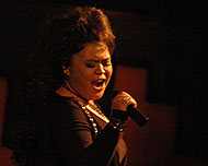 Sary, sang jawara Singgasana Singing Contest 2005