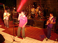 Penampilan salah satu peserta Konser Bareng garapan Studio 3F Tenggarong