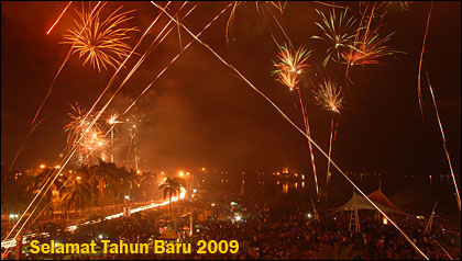 Suasana malam pergantian di kota Tenggarong, Kamis (31/12) tengah malam