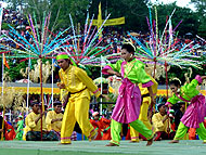 Suasana Stadion Rondong Demang saat pembukaan Erau 2003