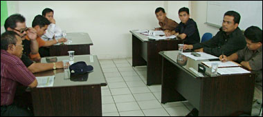 Suasana pertemuan antara Tim Sukses Pembaharuan-AMPPB dengan Panwas Pilkada Kukar