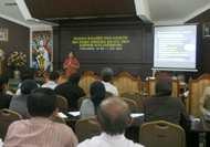 Prof dr Ascobat Gani saat memberikan materi perdana