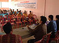 Anggota DPRD Kukar H Salehudin (kedua dari kiri) saat menyampaikan materi soal pendidikan di Kukar