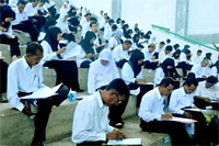 Ratusan tenaga honorer K-2 di Kukar saat mengikuti tes CPNS pada November 2013 lalu 