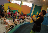 Penampilan KB Harapan Bunda I Loa Kulu di hadapan dewan juri dan hadirin lainnya