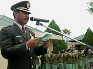 Dandim 0906/TGR Letkol Inf Hardani LA saat memimpin upacara Hari TNI ke-62
