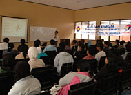 Kuliah Umum yang diberikan karyawan Total E&P Indonesie merupakan bagian dari program EVP