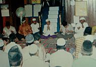 Suasana doa dan dzikir di Masjid Al-Khaerat, Desa Margasari, Loa Kulu, Senin (05/02) malam