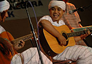 Unind saat tampil di atas pentas Maulid Nabi Muhammad bersama Opick beberapa waktu lalu